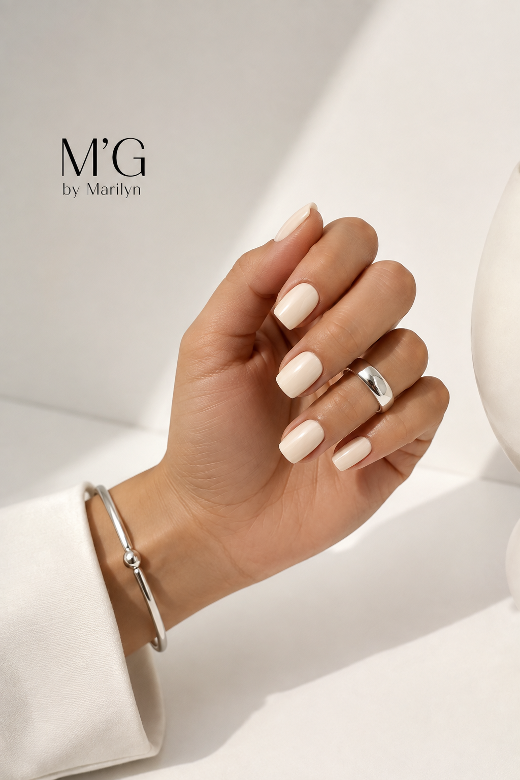 Beige Signature - Press on nails