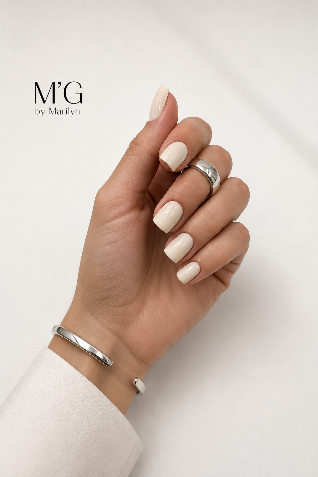 Beige Signature - Press on nails